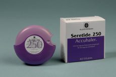 Picture of Seretide Accuhaler (circular, in a pink and purple colour combination), next to its box
